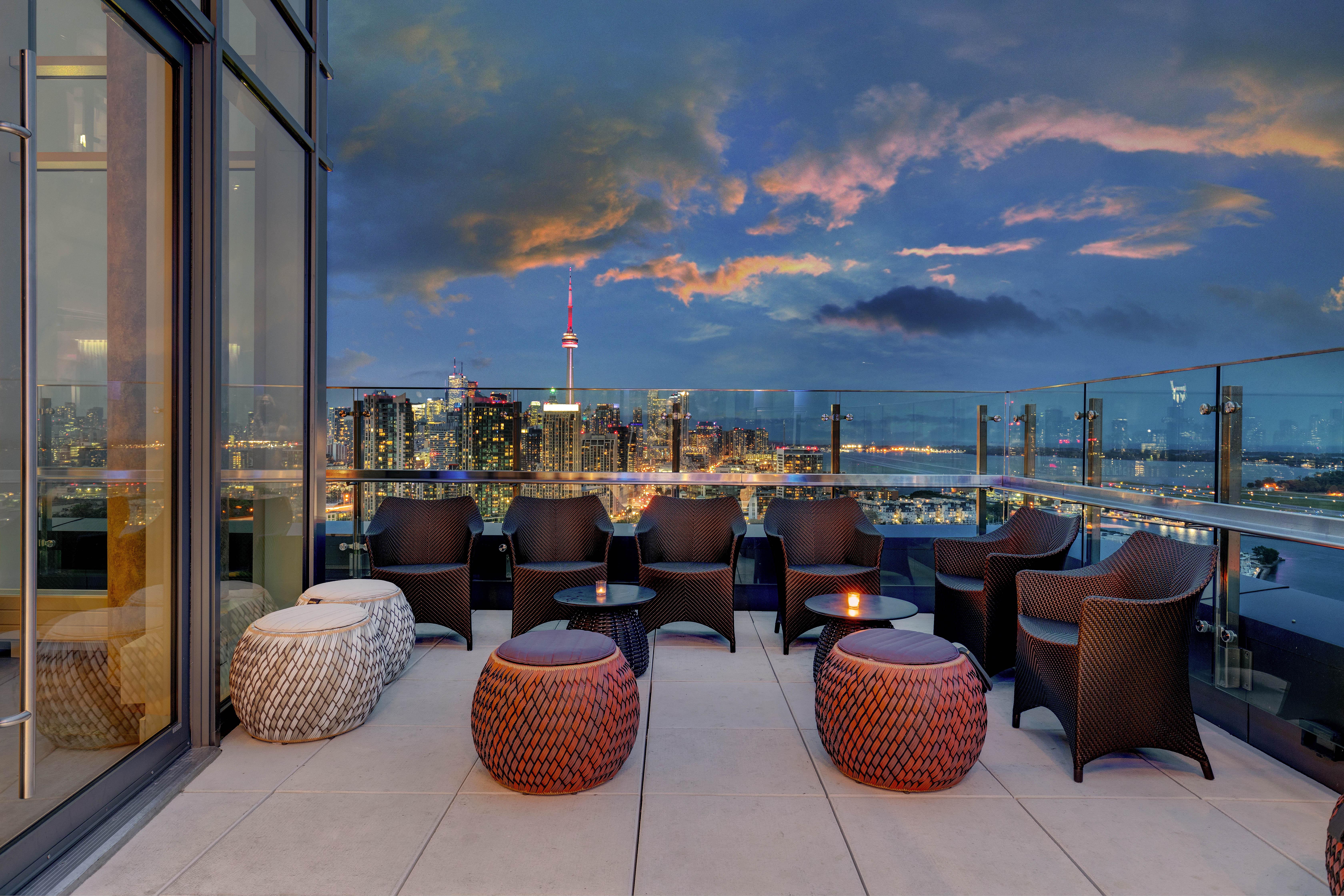 فندق إكس تورونتو باي لايبراري هوتل كوليكشن المظهر الخارجي الصورة View from the rooftop terrace